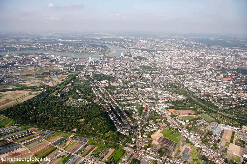 id107834 Düsseldorf am Rhein aus der Vogelperspektive | Duesseldorf from a bird's eye view , aerial photography, aerial picture, aerial pictures, air photo, air photos, bird's eye view, Düsseldorf, Duesseldorf, Germany, Luftbild, Luftbilder, Nordrhein-Westfahlen, Rhein, Vogelperspektive