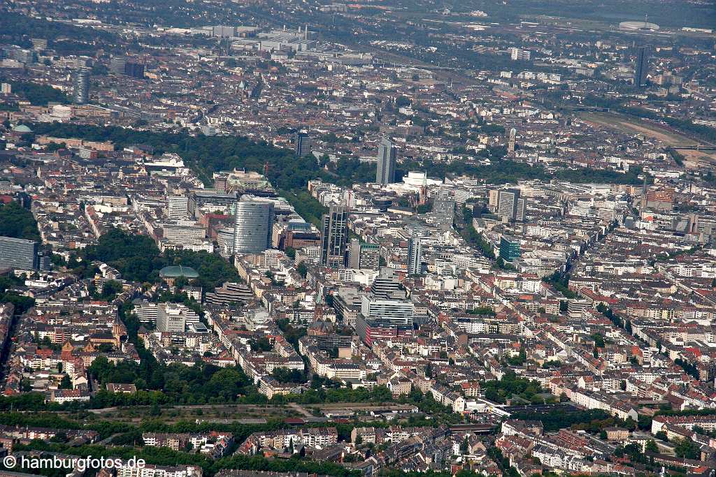 id107836 Düsseldorf am Rhein aus der Vogelperspektive | Duesseldorf from a bird's eye view , aerial photography, aerial picture, aerial pictures, air photo, air photos, bird's eye view, Düsseldorf, Duesseldorf, Germany, Luftbild, Luftbilder, Nordrhein-Westfahlen, Rhein, Vogelperspektive