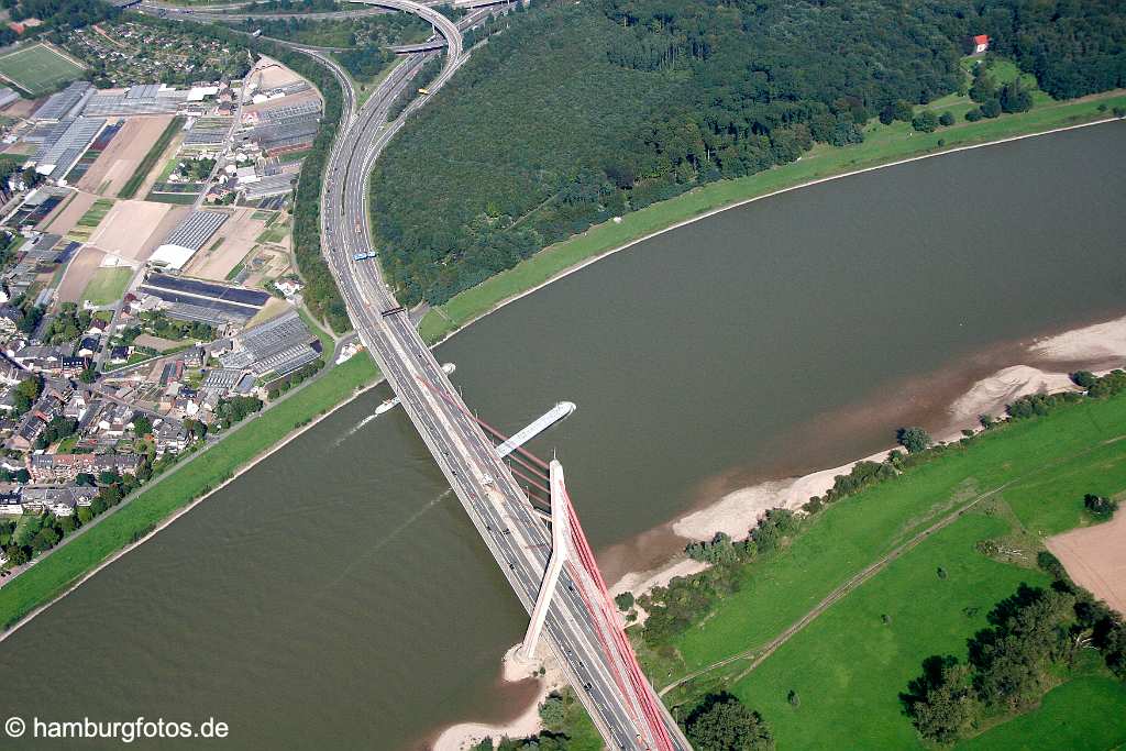 id107839 Düsseldorf am Rhein aus der Vogelperspektive | Duesseldorf from a bird's eye view , aerial photography, aerial picture, aerial pictures, air photo, air photos, bird's eye view, Düsseldorf, Duesseldorf, Germany, Luftbild, Luftbilder, Nordrhein-Westfahlen, Rhein, Vogelperspektive