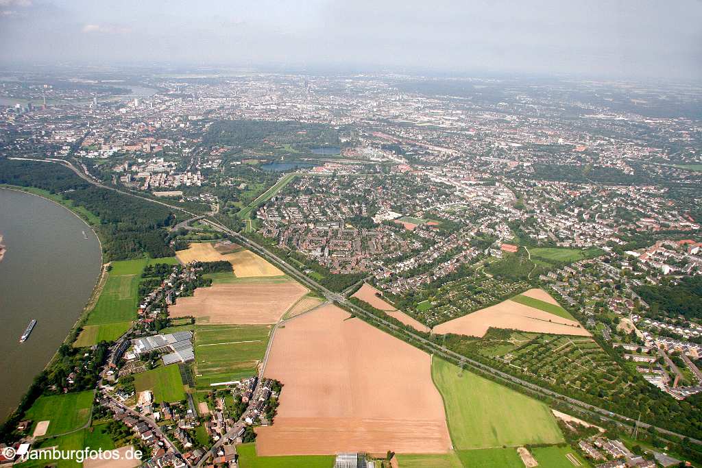 id107847 Düsseldorf am Rhein aus der Vogelperspektive | Duesseldorf from a bird's eye view , aerial photography, aerial picture, aerial pictures, air photo, air photos, bird's eye view, Düsseldorf, Duesseldorf, Germany, Luftbild, Luftbilder, Nordrhein-Westfahlen, Rhein, Vogelperspektive