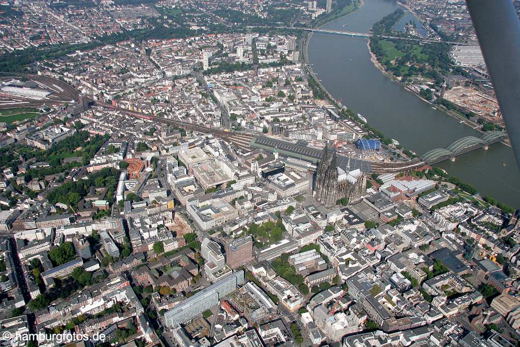 id107864 Köln aus der Vogelperspektive | Cologne from a bird's eye view , aerial photography, aerial picture, aerial pictures, air photo, air photos, bird's eye view, Cologne, Germany, Koeln, Luftbild, Luftbilder, NRW, Rhein, Rhine, Vogelperspektive