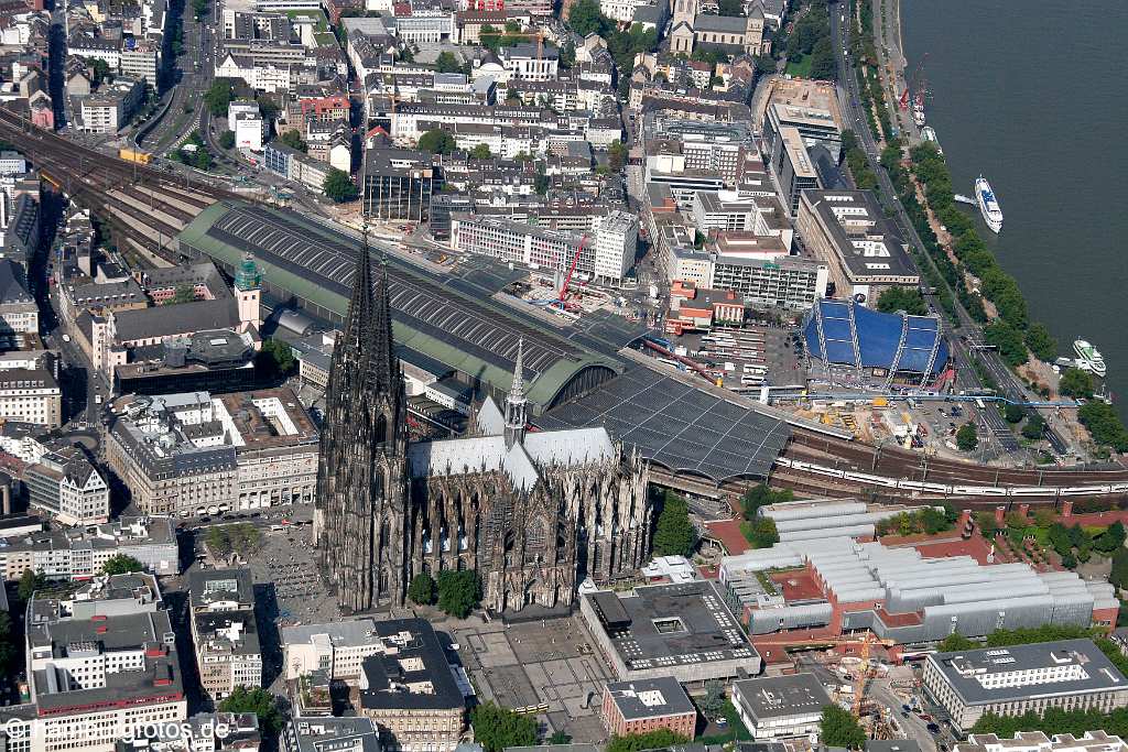 id107869 Köln aus der Vogelperspektive | Cologne from a bird's eye view Kölner DOM, Cathedral of Cologne, aerial photography, aerial picture, aerial pictures, air photo, air photos, bird's eye view, Cologne, Germany, Koeln, Luftbild, Luftbilder, NRW, Rhein, Rhine, Vogelperspektive