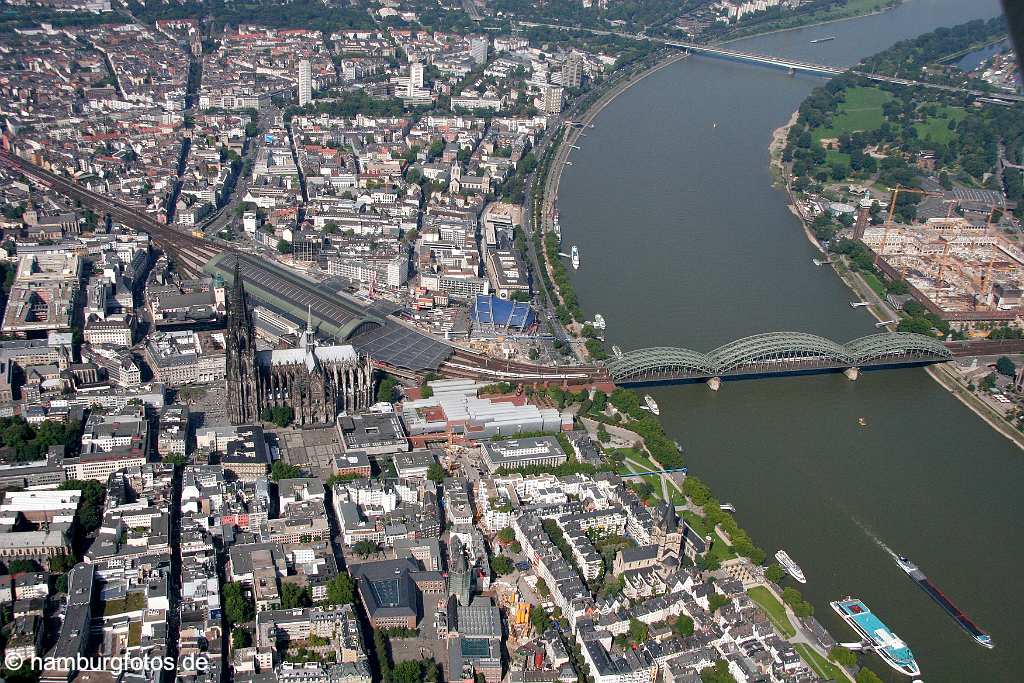 id207871 Köln aus der Vogelperspektive | Cologne from a bird's eye view Kölner DOM, Cathedral of Cologne, aerial photography, aerial picture, aerial pictures, air photo, air photos, bird's eye view, Cologne, Germany, Koeln, Luftbild, Luftbilder, NRW, Rhein, Rhine, Vogelperspektive