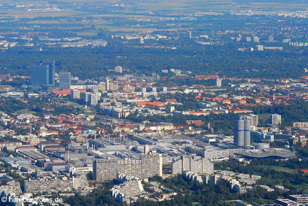 id107155 München an der Isar aus der Vogelperspektive | Munich from a bird's eye view , aerial photography, aerial picture, aerial pictures, air photo, air photos, Bayern, bird's eye view, Germany, Isar, Landeshauptstadt, Luftbild, Luftbilder, München, Munich, Vogelperspektive