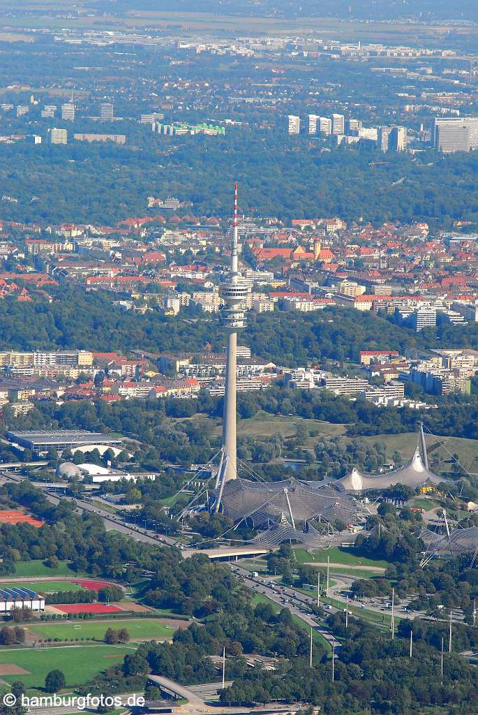 id107158 München an der Isar aus der Vogelperspektive | Munich from a bird's eye view , aerial photography, aerial picture, aerial pictures, air photo, air photos, Bayern, bird's eye view, Germany, Isar, Landeshauptstadt, Luftbild, Luftbilder, München, Munich, Vogelperspektive