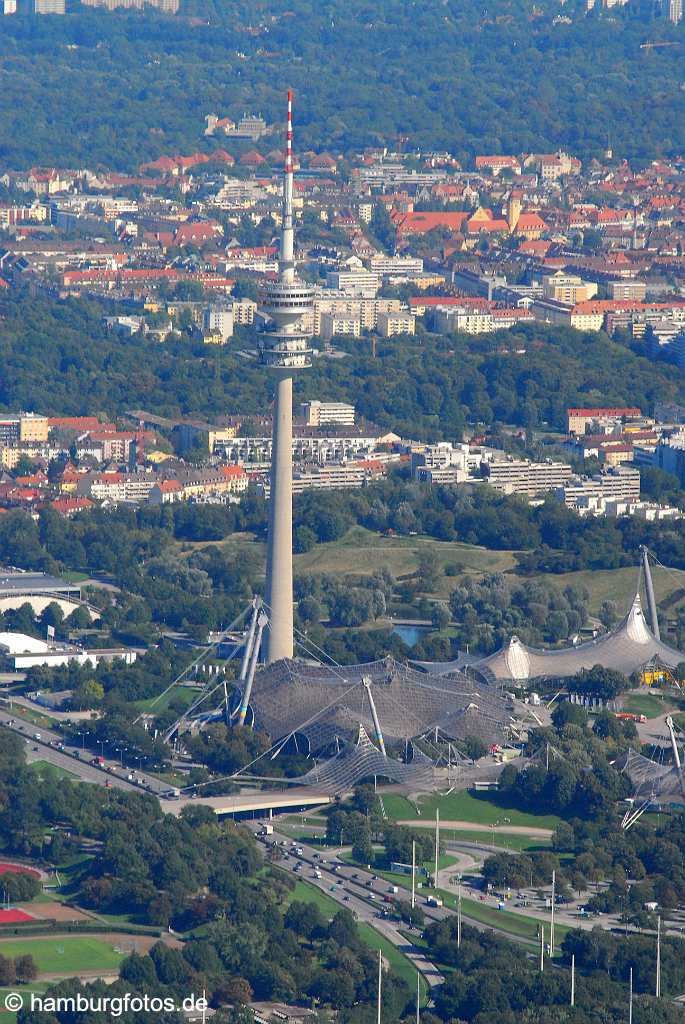 id107159 München an der Isar aus der Vogelperspektive | Munich from a bird's eye view , aerial photography, aerial picture, aerial pictures, air photo, air photos, Bayern, bird's eye view, Germany, Isar, Landeshauptstadt, Luftbild, Luftbilder, München, Munich, Vogelperspektive