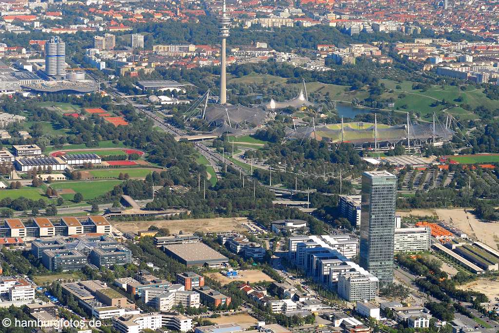 id107161 München an der Isar aus der Vogelperspektive | Munich from a bird's eye view , aerial photography, aerial picture, aerial pictures, air photo, air photos, Bayern, bird's eye view, Germany, Isar, Landeshauptstadt, Luftbild, Luftbilder, München, Munich, Vogelperspektive