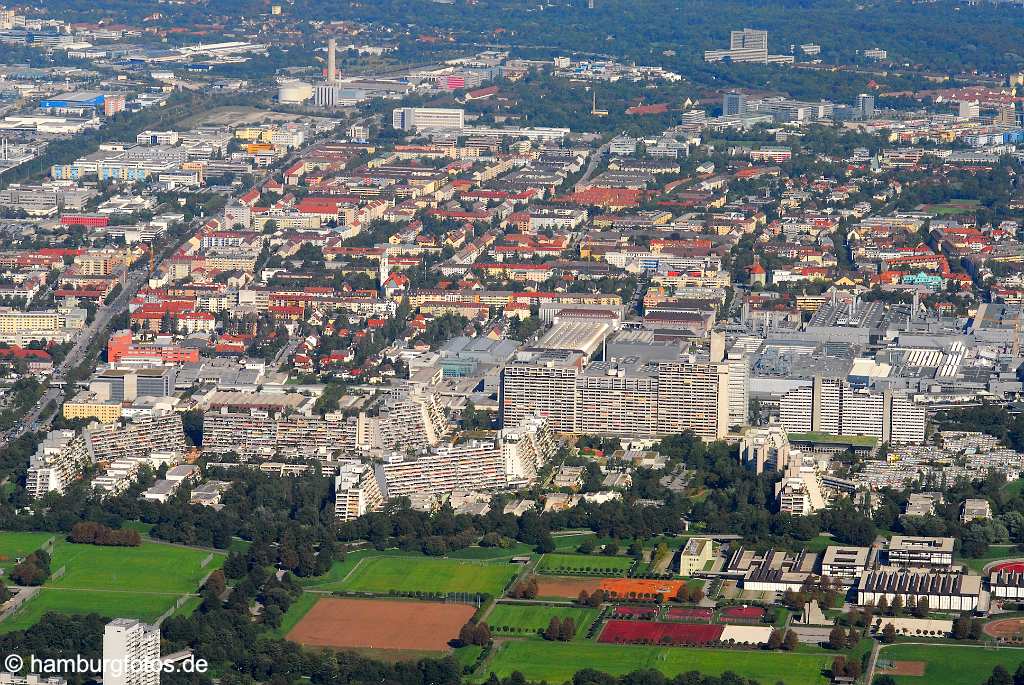 id107169 München an der Isar aus der Vogelperspektive | Munich from a bird's eye view , aerial photography, aerial picture, aerial pictures, air photo, air photos, Bayern, bird's eye view, Germany, Isar, Landeshauptstadt, Luftbild, Luftbilder, München, Munich, Vogelperspektive