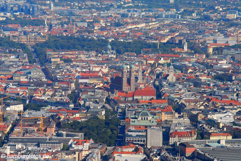 id107175 München an der Isar aus der Vogelperspektive | Munich from a bird's eye view , aerial photography, aerial picture, aerial pictures, air photo, air photos, Bayern, bird's eye view, Germany, Isar, Landeshauptstadt, Luftbild, Luftbilder, München, Munich, Vogelperspektive