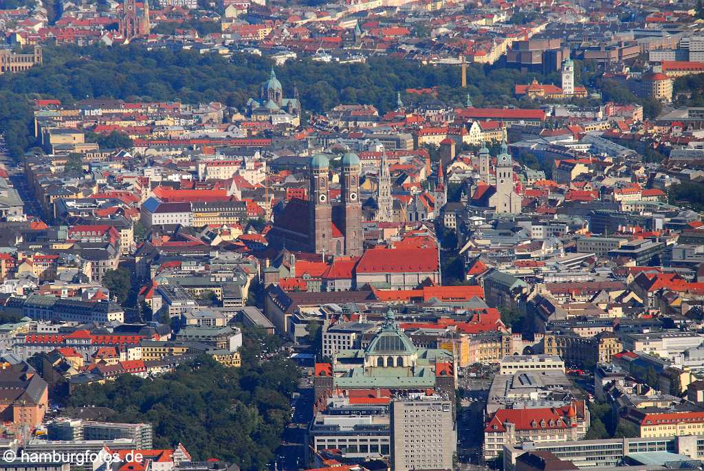 id107176 München an der Isar aus der Vogelperspektive | Munich from a bird's eye view , aerial photography, aerial picture, aerial pictures, air photo, air photos, Bayern, bird's eye view, Germany, Isar, Landeshauptstadt, Luftbild, Luftbilder, München, Munich, Vogelperspektive