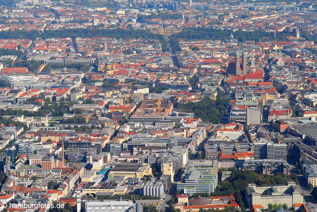 id107177 München an der Isar aus der Vogelperspektive | Munich from a bird's eye view , aerial photography, aerial picture, aerial pictures, air photo, air photos, Bayern, bird's eye view, Germany, Isar, Landeshauptstadt, Luftbild, Luftbilder, München, Munich, Vogelperspektive