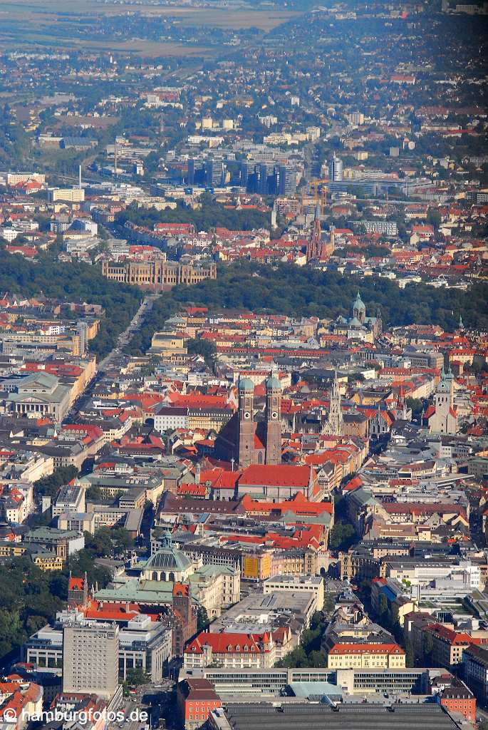 id107184 München an der Isar aus der Vogelperspektive | Munich from a bird's eye view , aerial photography, aerial picture, aerial pictures, air photo, air photos, Bayern, bird's eye view, Germany, Isar, Landeshauptstadt, Luftbild, Luftbilder, München, Munich, Vogelperspektive