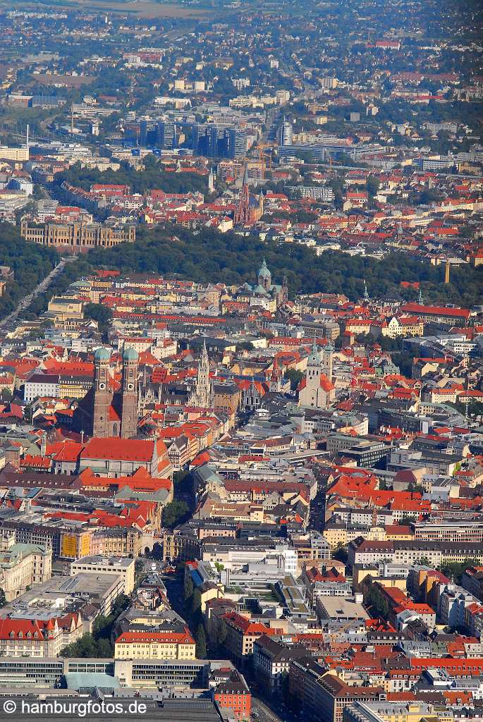 id107187 München an der Isar aus der Vogelperspektive | Munich from a bird's eye view , aerial photography, aerial picture, aerial pictures, air photo, air photos, Bayern, bird's eye view, Germany, Isar, Landeshauptstadt, Luftbild, Luftbilder, München, Munich, Vogelperspektive