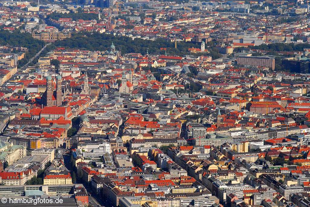 id107188 München an der Isar aus der Vogelperspektive | Munich from a bird's eye view , aerial photography, aerial picture, aerial pictures, air photo, air photos, Bayern, bird's eye view, Germany, Isar, Landeshauptstadt, Luftbild, Luftbilder, München, Munich, Vogelperspektive