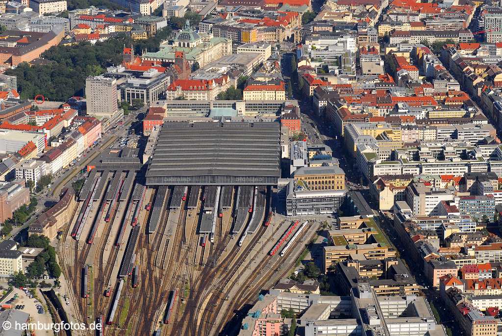 id107190 München an der Isar aus der Vogelperspektive | Munich from a bird's eye view , aerial photography, aerial picture, aerial pictures, air photo, air photos, Bayern, bird's eye view, Germany, Isar, Landeshauptstadt, Luftbild, Luftbilder, München, Munich, Vogelperspektive