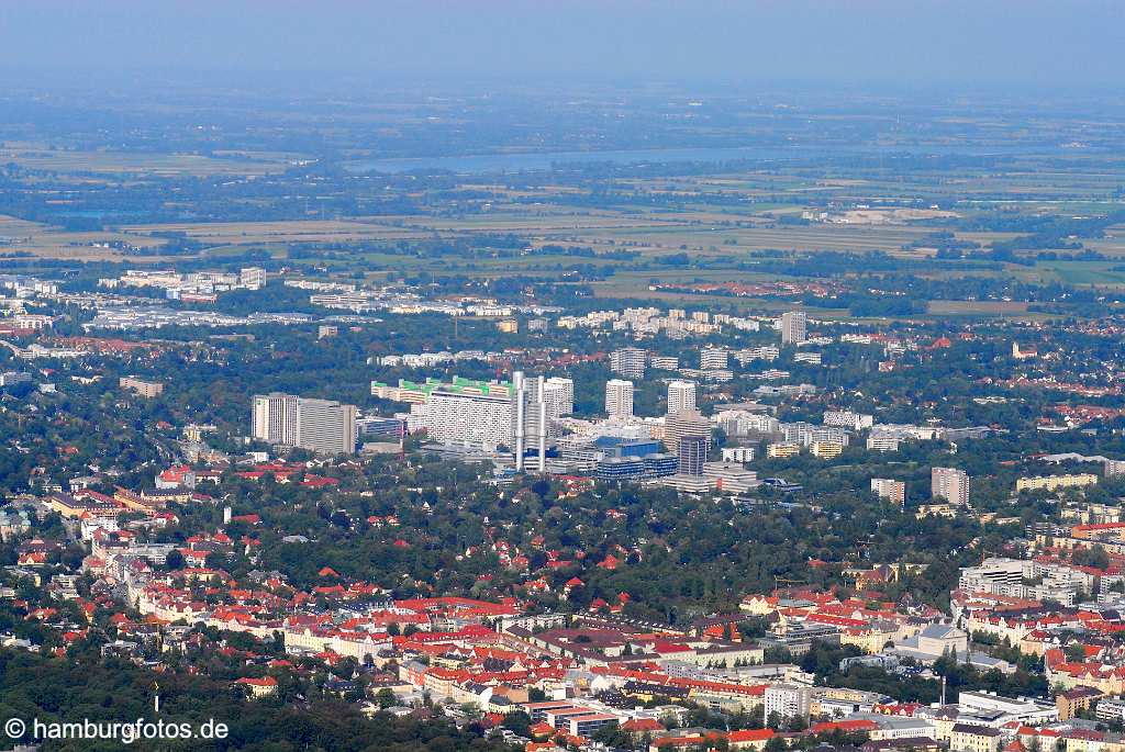 id107199 München an der Isar aus der Vogelperspektive | Munich from a bird's eye view , aerial photography, aerial picture, aerial pictures, air photo, air photos, Bayern, bird's eye view, Germany, Isar, Landeshauptstadt, Luftbild, Luftbilder, München, Munich, Vogelperspektive