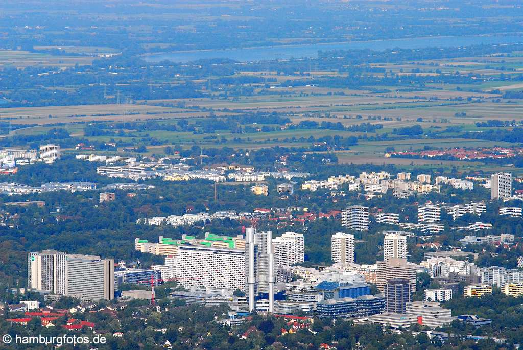 id107200 München an der Isar aus der Vogelperspektive | Munich from a bird's eye view , aerial photography, aerial picture, aerial pictures, air photo, air photos, Bayern, bird's eye view, Germany, Isar, Landeshauptstadt, Luftbild, Luftbilder, München, Munich, Vogelperspektive