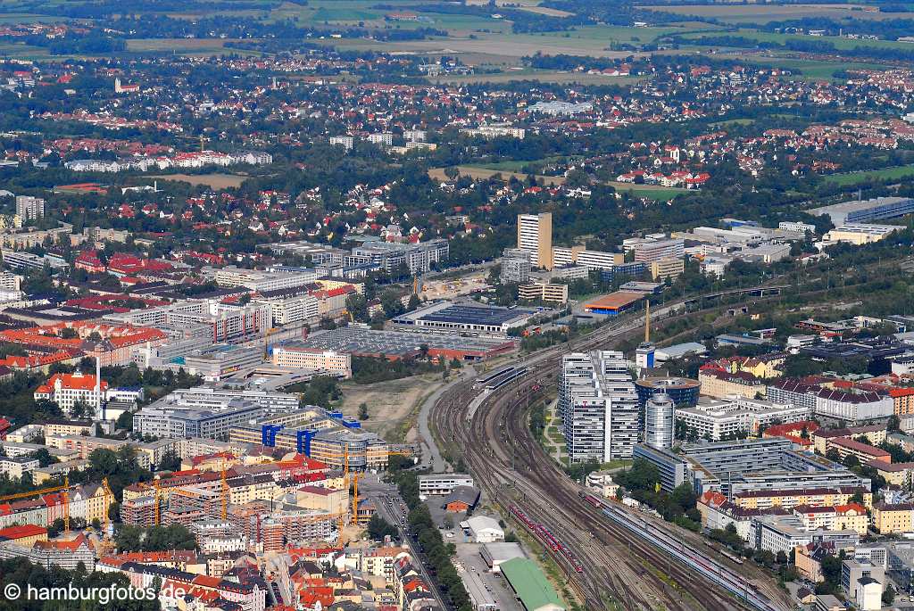 id107206 München an der Isar aus der Vogelperspektive | Munich from a bird's eye view , aerial photography, aerial picture, aerial pictures, air photo, air photos, Bayern, bird's eye view, Germany, Isar, Landeshauptstadt, Luftbild, Luftbilder, München, Munich, Vogelperspektive