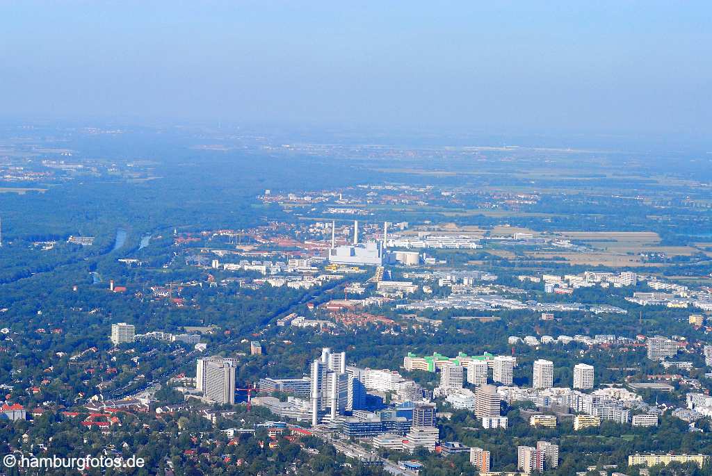 id107212 München an der Isar aus der Vogelperspektive | Munich from a bird's eye view , aerial photography, aerial picture, aerial pictures, air photo, air photos, Bayern, bird's eye view, Germany, Isar, Landeshauptstadt, Luftbild, Luftbilder, München, Munich, Vogelperspektive