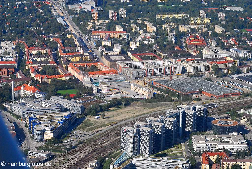 id107214 München an der Isar aus der Vogelperspektive | Munich from a bird's eye view , aerial photography, aerial picture, aerial pictures, air photo, air photos, Bayern, bird's eye view, Germany, Isar, Landeshauptstadt, Luftbild, Luftbilder, München, Munich, Vogelperspektive