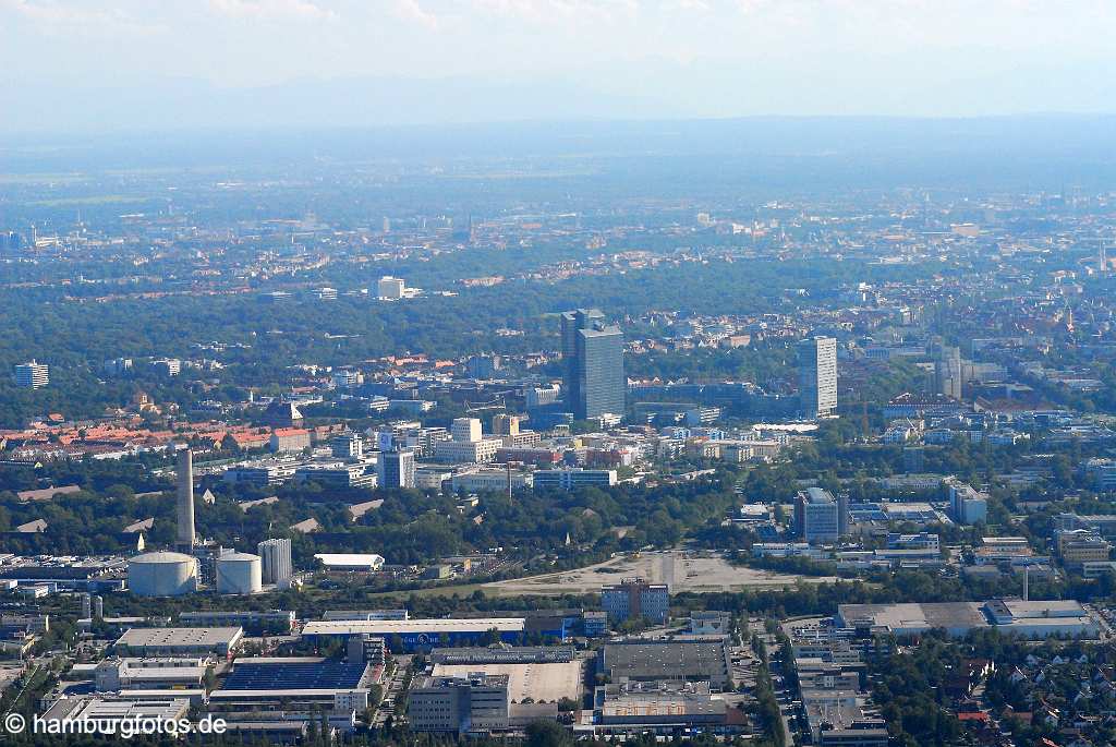 id107239 München an der Isar aus der Vogelperspektive | Munich from a bird's eye view , aerial photography, aerial picture, aerial pictures, air photo, air photos, Bayern, bird's eye view, Germany, Isar, Landeshauptstadt, Luftbild, Luftbilder, München, Munich, Vogelperspektive