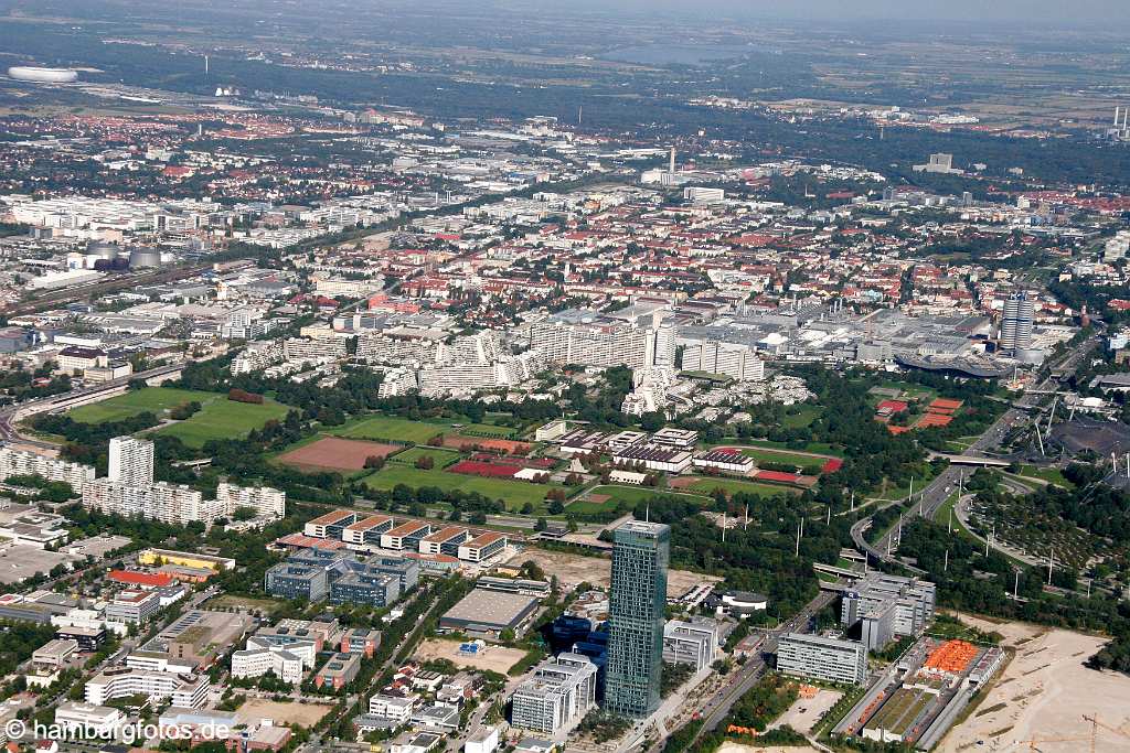 id108036 München an der Isar aus der Vogelperspektive | Munich from a bird's eye view , aerial photography, aerial picture, aerial pictures, air photo, air photos, Bayern, bird's eye view, Germany, Isar, Landeshauptstadt, Luftbild, Luftbilder, München, Munich, Vogelperspektive