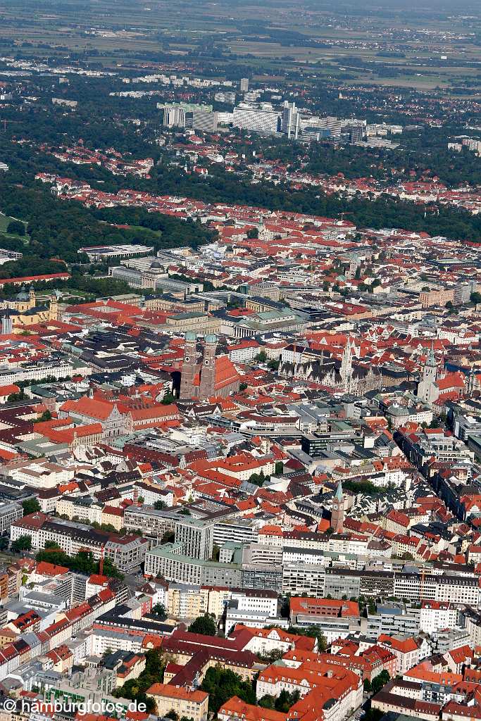 id108051 München an der Isar aus der Vogelperspektive | Munich from a bird's eye view , aerial photography, aerial picture, aerial pictures, air photo, air photos, Bayern, bird's eye view, Germany, Isar, Landeshauptstadt, Luftbild, Luftbilder, München, Munich, Vogelperspektive