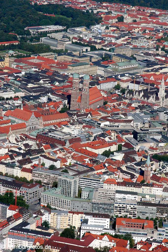 id108052 München an der Isar aus der Vogelperspektive | Munich from a bird's eye view , aerial photography, aerial picture, aerial pictures, air photo, air photos, Bayern, bird's eye view, Germany, Isar, Landeshauptstadt, Luftbild, Luftbilder, München, Munich, Vogelperspektive