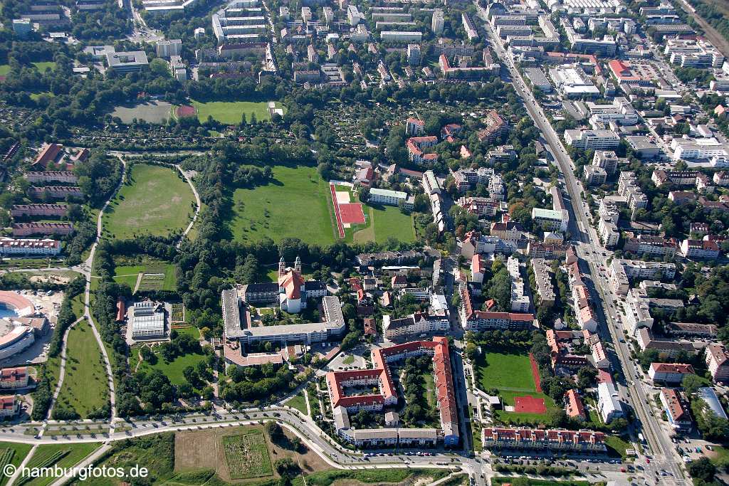 id108069 München an der Isar aus der Vogelperspektive | Munich from a bird's eye view , aerial photography, aerial picture, aerial pictures, air photo, air photos, Bayern, bird's eye view, Germany, Isar, Landeshauptstadt, Luftbild, Luftbilder, München, Munich, Vogelperspektive