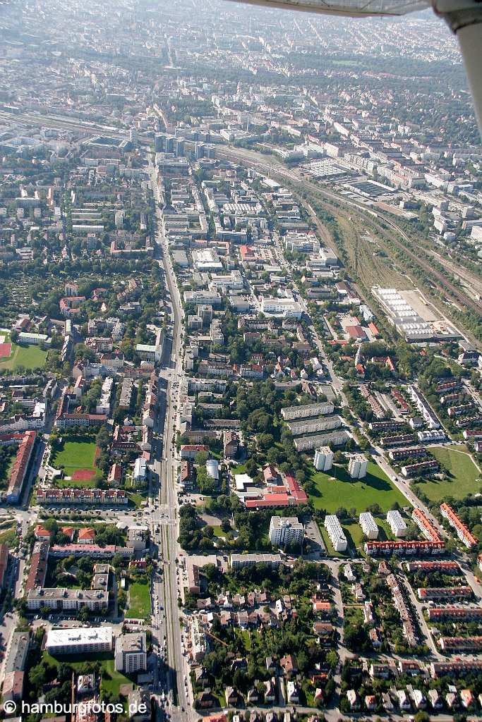 id108070 München an der Isar aus der Vogelperspektive | Munich from a bird's eye view , aerial photography, aerial picture, aerial pictures, air photo, air photos, Bayern, bird's eye view, Germany, Isar, Landeshauptstadt, Luftbild, Luftbilder, München, Munich, Vogelperspektive