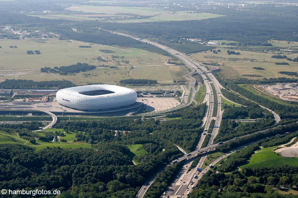 id108074 München an der Isar aus der Vogelperspektive | Munich from a bird's eye view , aerial photography, aerial picture, aerial pictures, air photo, air photos, Bayern, bird's eye view, Germany, Isar, Landeshauptstadt, Luftbild, Luftbilder, München, Munich, Vogelperspektive