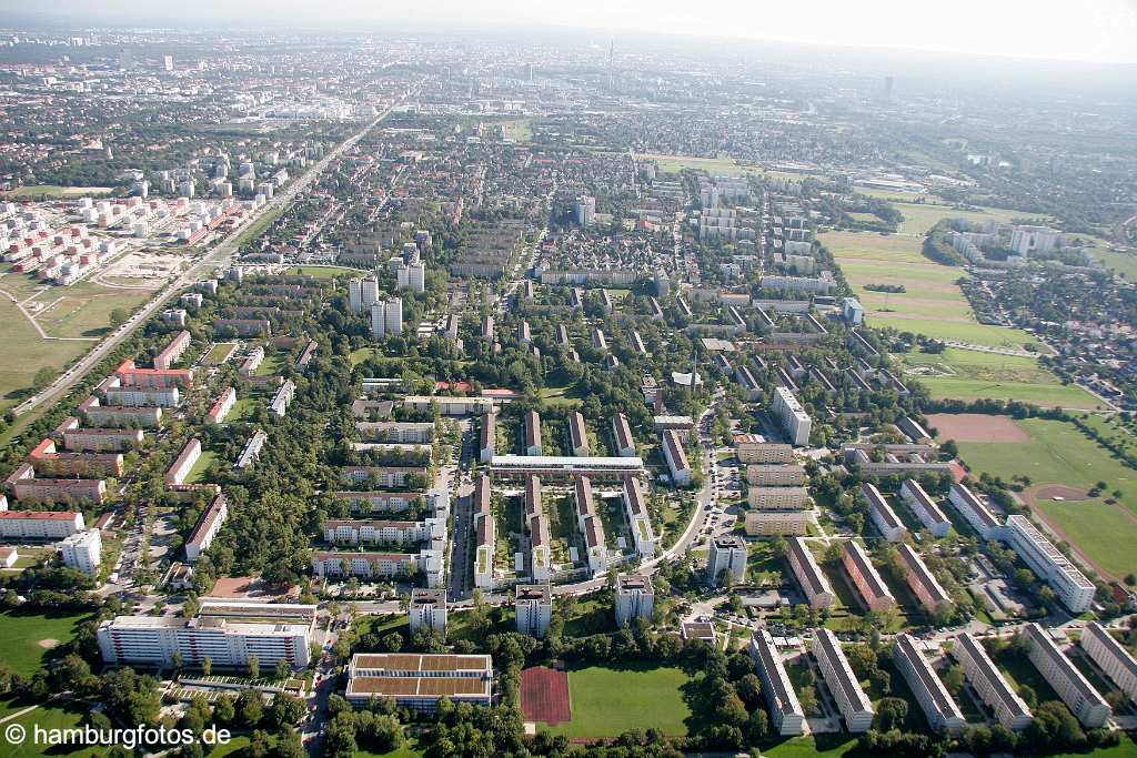 id108088 München an der Isar aus der Vogelperspektive | Munich from a bird's eye view , aerial photography, aerial picture, aerial pictures, air photo, air photos, Bayern, bird's eye view, Germany, Isar, Landeshauptstadt, Luftbild, Luftbilder, München, Munich, Vogelperspektive