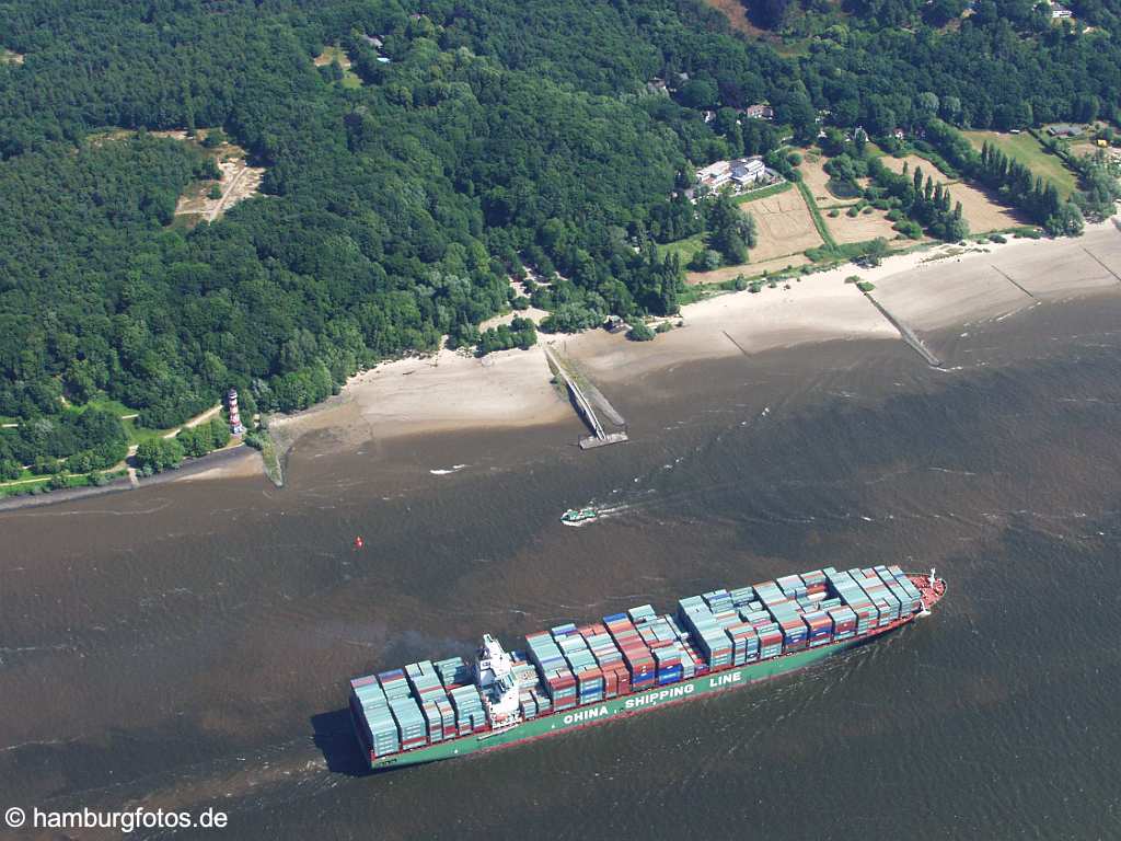 id103287 Luftbild Hamburg | Containerriese höhe Wittenberge, China Shipping Line