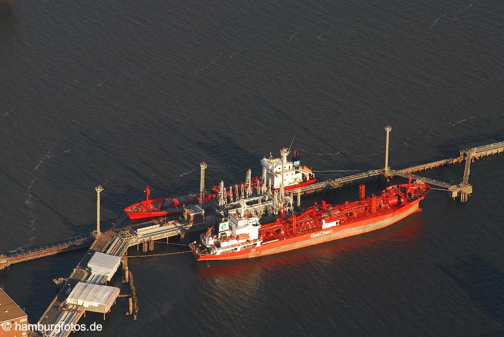 id109171 Tankschiffe bei Hamburg