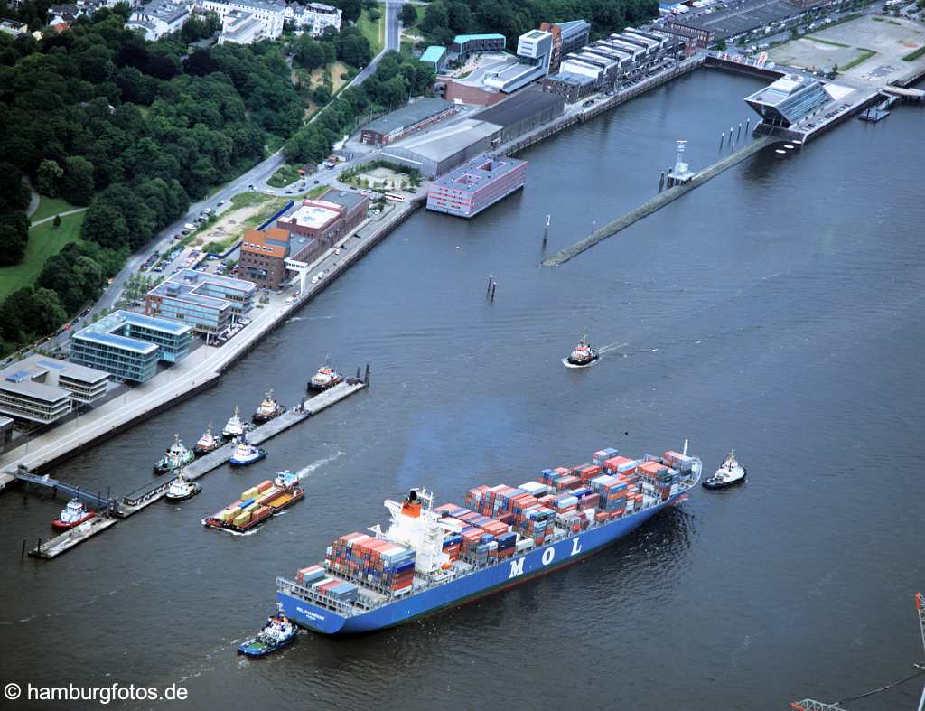 id109571 Containerschiff Paramount der Reederei MOL in Hamburg Neumühlen