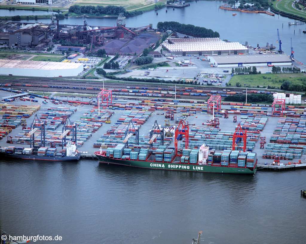 id209569 Containerschiff der China Shipping Line im Hamburger Hafen