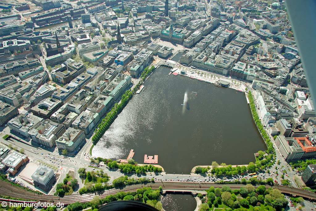 id106410 Luftbild, Luftbilder, aerial photography Hamburg | Hamburger Innenstadt, Binnenalster, der neu gestaltete Jungfernstieg mit dem Alsterhaus, Mai 2006