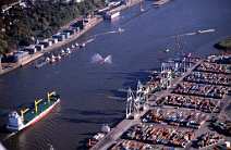 luft153 Luftbild Hamburg | Neum�hlen, Die Perlenkette, Containerterminal Burchardkai, Norderelbe, Schiffe
