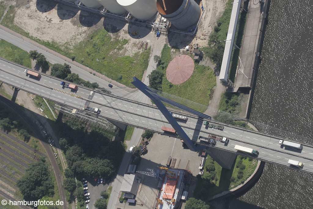 id112056 Brücke, Köhlbrandbrücke, Lkw aerial photography, aerial pictures, air photos, bird's eye view, Deutschland, Germany, Hambourg, Hamburg, Hamburger, Hamburgo, Luftaufnahmen, Luftbildaufnahmen, Luftbilder, Norddeutschland, senkrecht, Senkrechtaufnahmen, Vogelperspektive