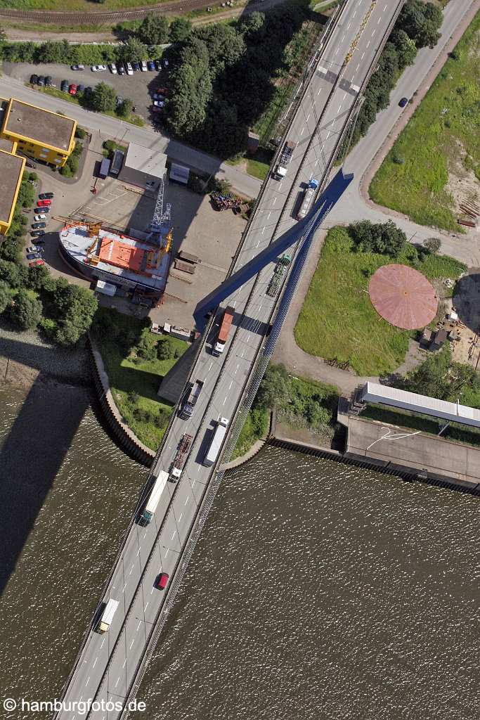 id112058 Brücke, Köhlbrandbrücke, Lkw aerial photography, aerial pictures, air photos, bird's eye view, Deutschland, Germany, Hambourg, Hamburg, Hamburger, Hamburgo, Luftaufnahmen, Luftbildaufnahmen, Luftbilder, Norddeutschland, senkrecht, Senkrechtaufnahmen, Vogelperspektive