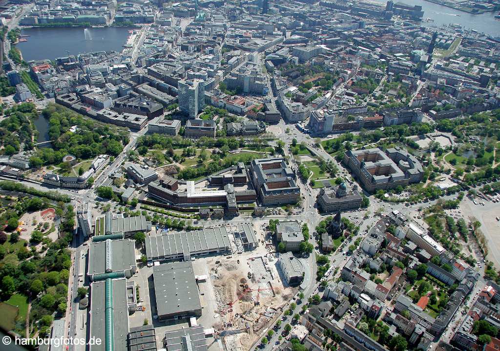 id106420 Luftbild, Luftbilder, aerial photography Hamburg | Hamburger Innenstadt, im Vordergrund das Messegelände wo gerade eine alte Messehalle abgerissen worden ist