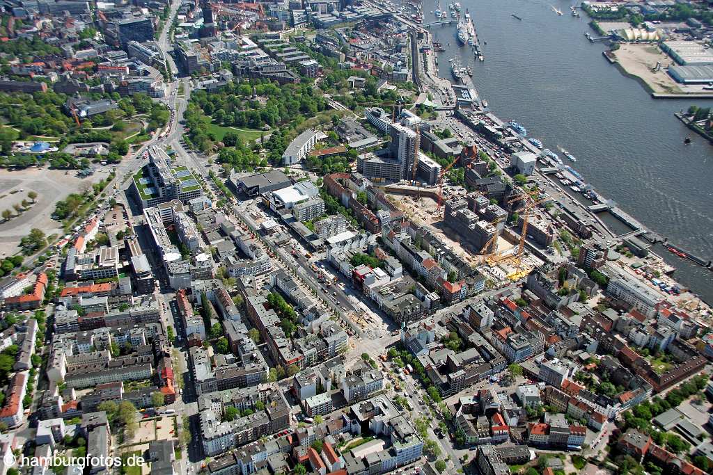 id106425 Luftbild, Luftbilder, aerial photography Hamburg | Hamburg-St. Pauli, Mai 2006 derzeit Großbaustelle mit der Reeperbahn, Spielbudenplatz sowie dem Hotelbau von Willi Bartels auf dem ehemaligen Gelände der St. Pauli Bavaria Brauerei