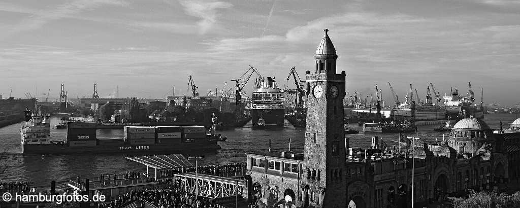 id104517 Hamburg | Kreuzfahrtschiff Queen Mary 2 beim eindocken bei Blohm+Voss, Trockendock Elbe 17, Landungsbrücken, Schiffsverkehr auf der Elbe