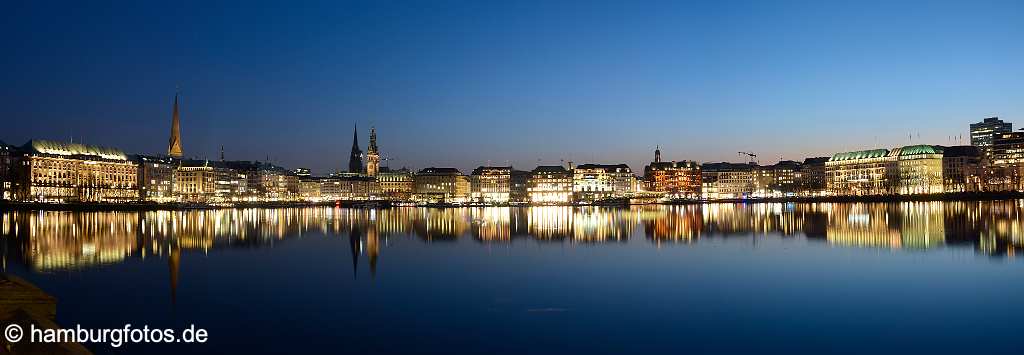 skyline_hamburg_P015 Nachtaufnahme zur "blauen Stunde" Skyline, Panoramabild Hamburg, Binnenalster, Ballindamm, Jungfernstieg