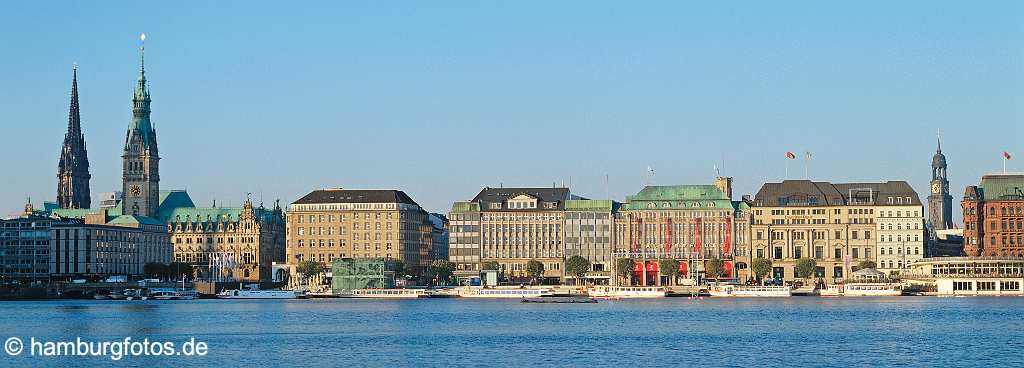 skyline_hamburg_P022 Panorama Binnenalster, Hamburg Rathaus, r. St. Michaelis