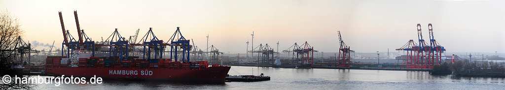 skyline_hamburg_P055 Hamburg, Containerterminals im Morgendunst