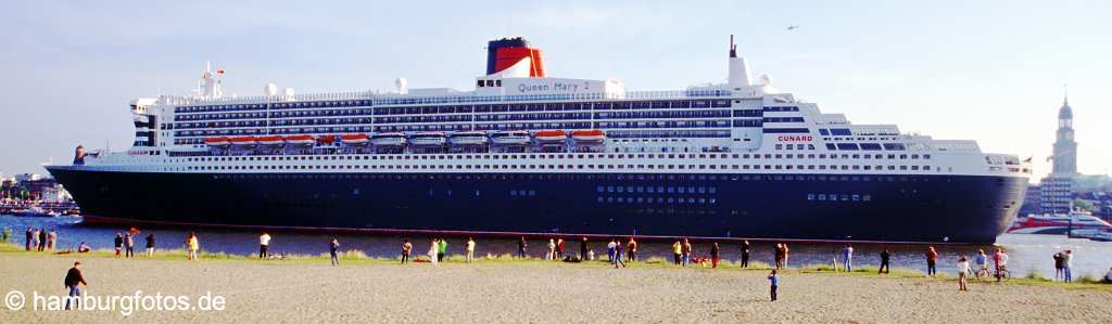 id104487 Hamburg | Kreuzfahrtschiff Queen Mary 2, Elbe, St. Michaelis, Michel, Strand