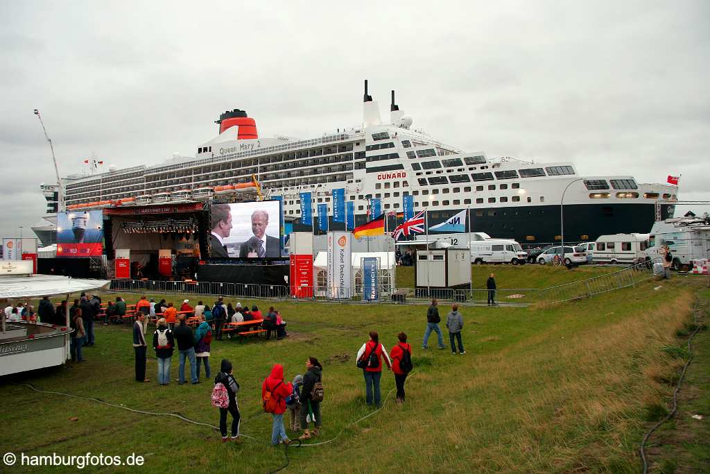 id104506 Hamburg | Kreuzfahrtschiff Queen Mary 2 am Kreuzfahrtterminal Hamburg