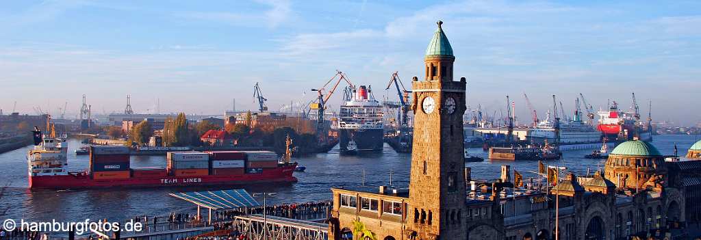 id104517_PAN Hamburg | Kreuzfahrtschiff Queen Mary 2 beim eindocken bei Blohm+Voss, Trockendock Elbe 17, Landungsbrücken, Schiffsverkehr auf der Elbe