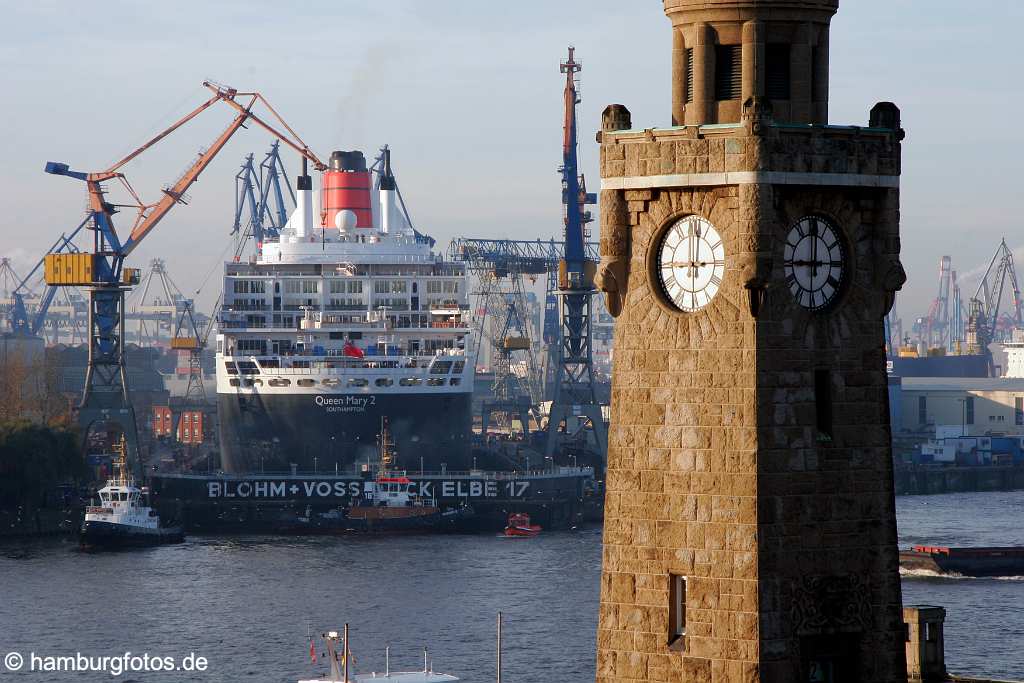 id104519 Hamburg | Kreuzfahrtschiff Queen Mary 2 beim eindocken bei Blohm+Voss, Trockendock Elbe 17, Landungsbrücken